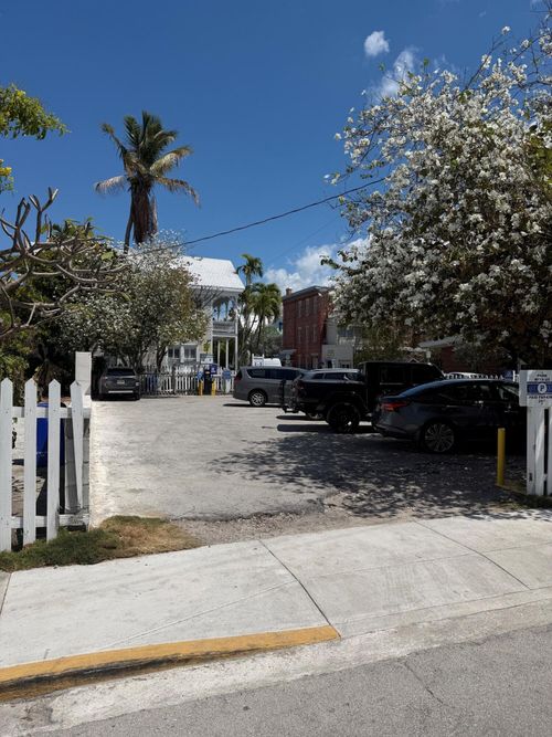 425 Bahama St, Key West, FL, 33040-6817 | Card Image