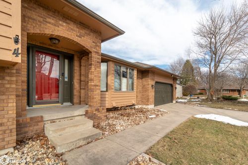 4 Field Rd, Mason City, IA, 50401-2554 | Card Image