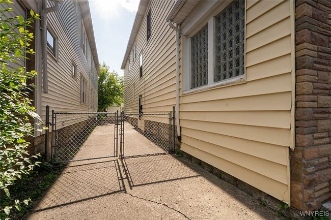 Driveway with Fully Fenced Yard | Image 41
