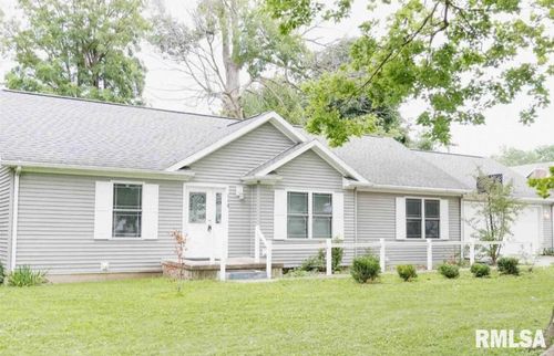 110 E Prairie St, Camp Point, IL, 62320-1366 | Card Image