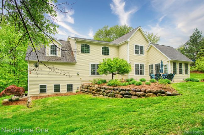 Well landscaped yard | Image 26