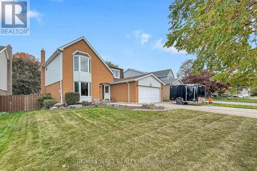 13 Mansfield Street, Brampton (Central Park), ON, L6S2X8 | Card Image