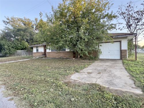 418 W Filmore St, Mangum, OK, 73554-4014 | Card Image