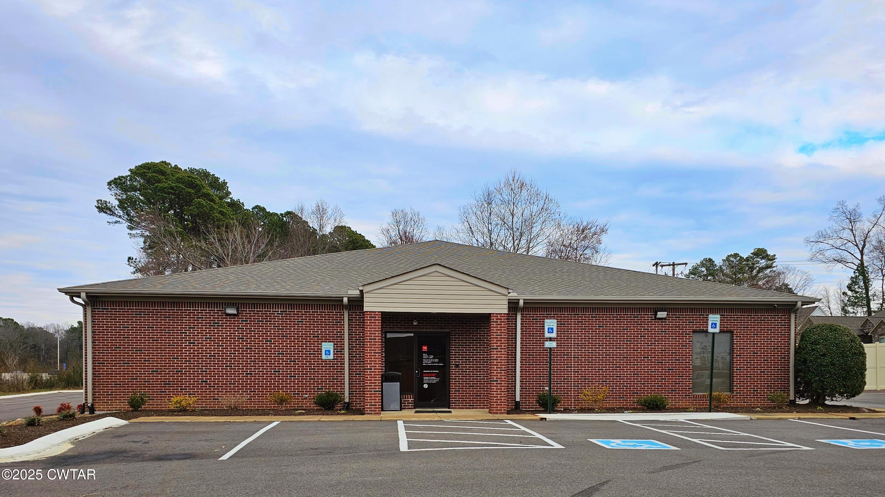 121 Executive Dr, Jackson, TN 38305