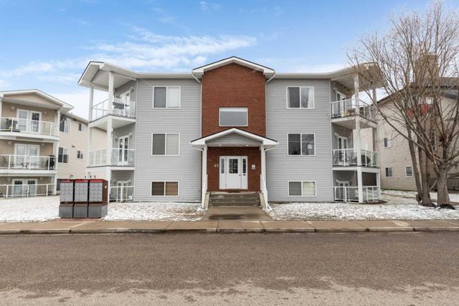6 - 85 Sunrise Way Sw, Home with 2 bedrooms, 2 bathrooms and 2 parking in Medicine Hat AB | Image 2