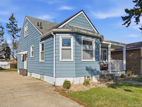 27199 Little Mack Ave, Saint Clair Shores, MI, 48081-3138 | Card Image