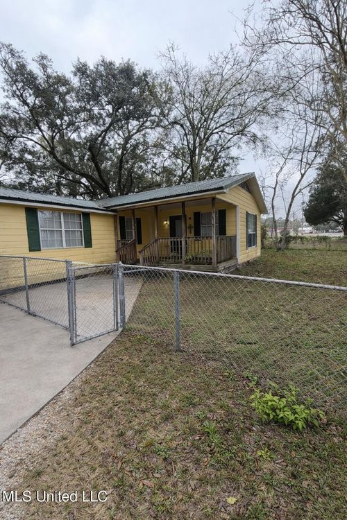 3906 Old Mobile Ave, Pascagoula, MS, 39581-4414 | Card Image