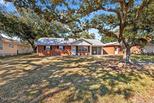 216 E Third St, Long Beach, MS, 39560-6106 | Card Image