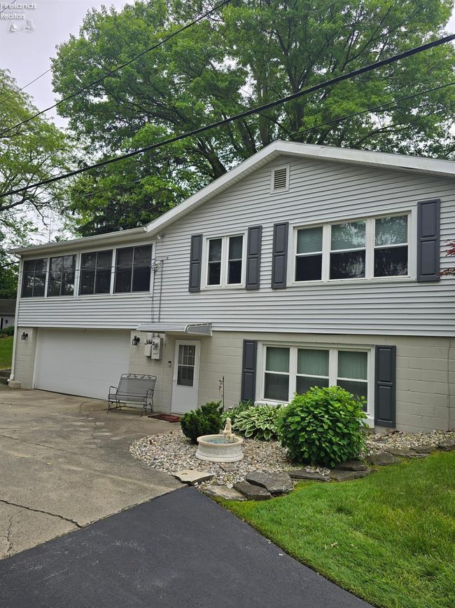 1501 Tiffin Rd, House other with 3 bedrooms, 2 bathrooms and 2 parking in Fremont OH | Image 5