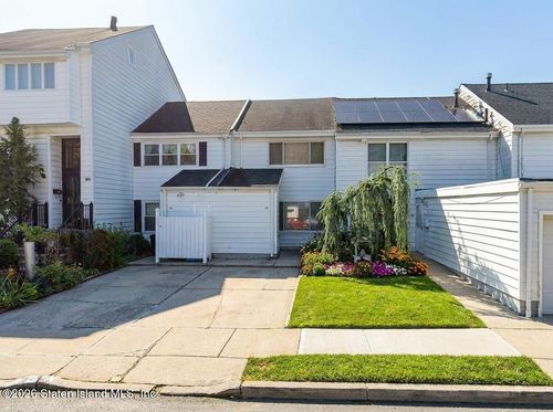 20 Hampton Grn, Staten Island, NY, 10312-1718 | Card Image