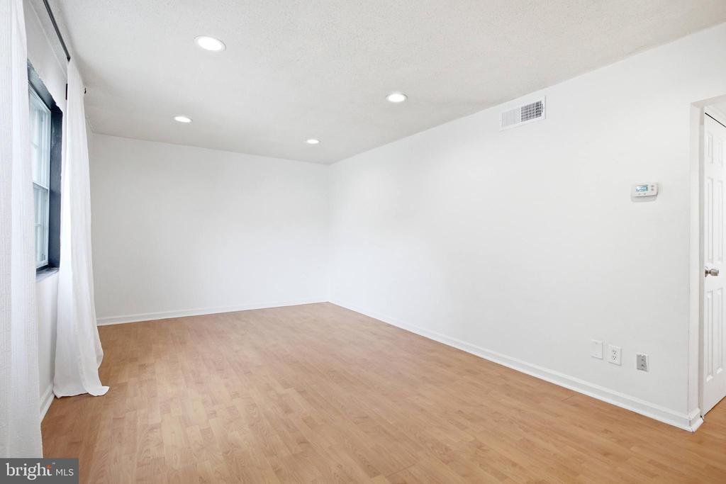 Residential in FALLS CHURCH 3