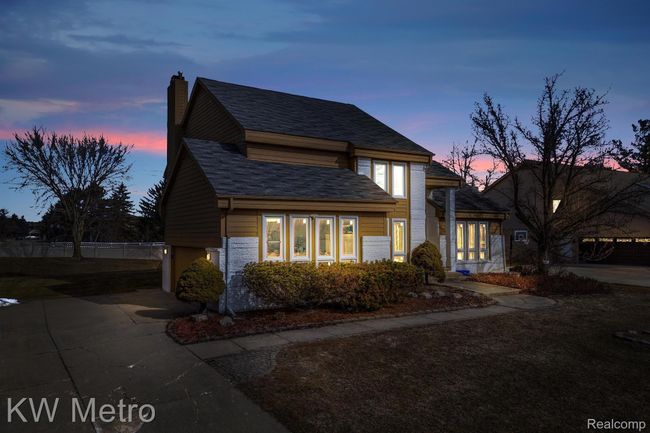 Front of Home Twilight | Image 39