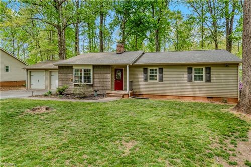 7166 Mantlewood Ln, Kernersville, NC, 27284-8955 | Card Image