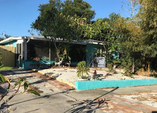 1024 Apache Trl, CLEARWATER, FL, 33755-1801 | Card Image