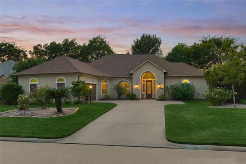 126 Hillsborough Dr W, Montgomery, TX, 77356-8225 | Card Image