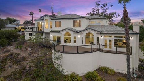 1522 Maxwell Ln, Vista, CA, 92084-3465 | Card Image