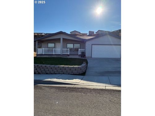 3108 Sw River View Dr, Pendleton, OR, 97801-1792 | Card Image