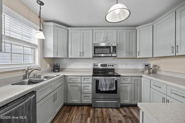 141 Apache Trl, Townhouse with 3 bedrooms, 3 bathrooms and null parking in Havelock NC | Image 24