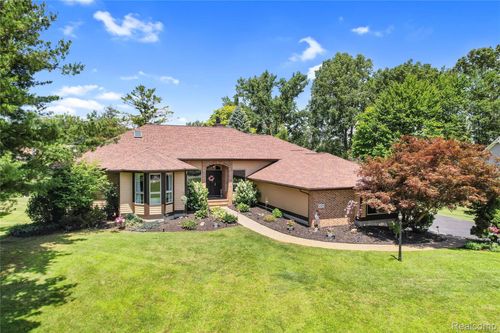 2985 Dana Pointe Dr, Pinckney, MI, 48169-8511 | Card Image