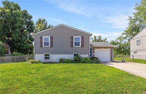 18907 E Susquehanna Rdg, Independence, MO, 64056-2103 | Card Image