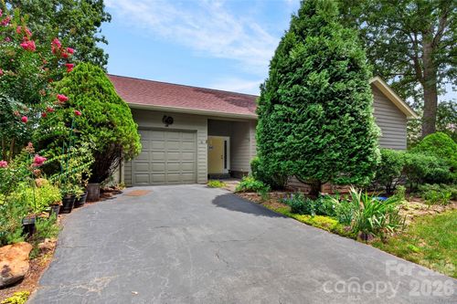 16 Spring Hollow Cir, Asheville, NC, 28805-2847 | Card Image