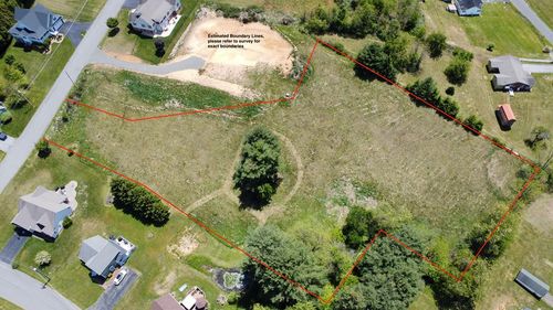110 Carriage Dr, Galax, VA, 24333-1930 | Card Image