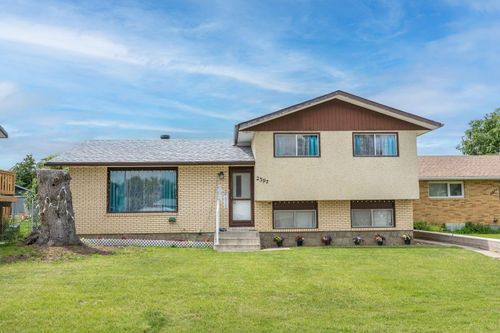 2397 24 St Se, Medicine Hat, AB, T1B1B1 | Card Image