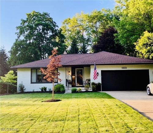 5821 Williamsburg Dr, Highland Heights, OH, 44143-2021 | Card Image