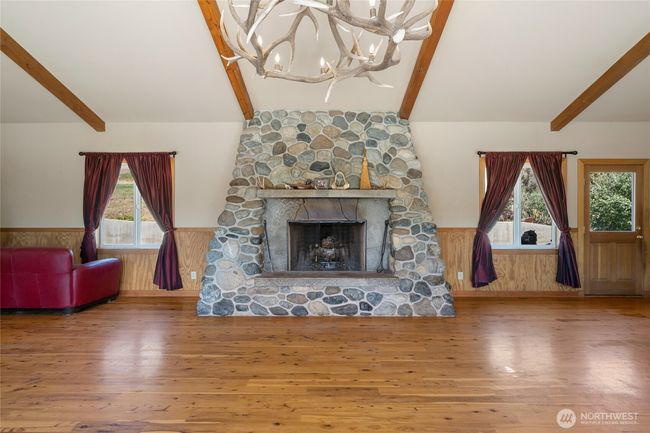 Living Room | Image 9