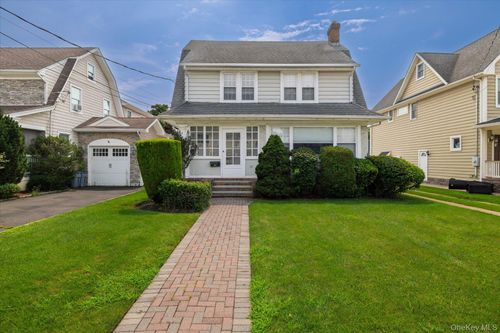 66 Reid Ave, Rockville Centre, NY, 11570-6011 | Card Image