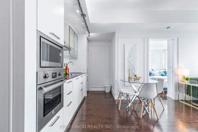 6406 - 14 York St, Condo with 2 bedrooms, 1 bathrooms and 1 parking in Toronto ON | Image 17