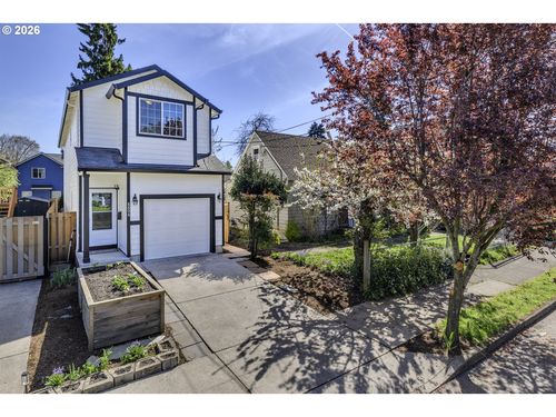 8806 N Fiske Ave, Portland, OR, 97203-3537 | Card Image