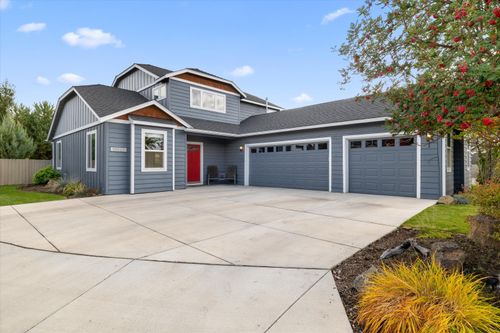 19557 Sager Loop, Bend, OR, 97702-9810 | Card Image