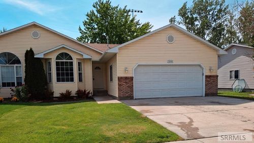 3290 Carolyn Ln, Ammon, ID, 83406-7662 | Card Image