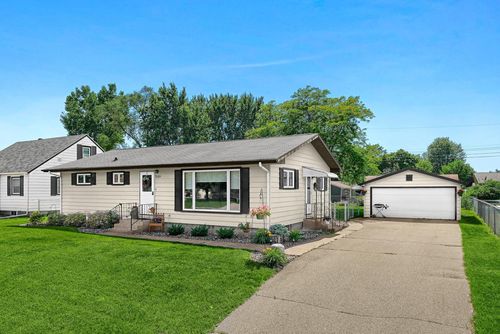 533 Sand Lake Road, Onalaska, WI, 54650 | Card Image