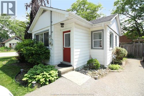 2008 Olive St, Bright's Grove, ON, N0N1C0 | Card Image