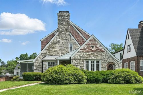 537 Olive Ct, Webster Groves, MO, 63119-3532 | Card Image