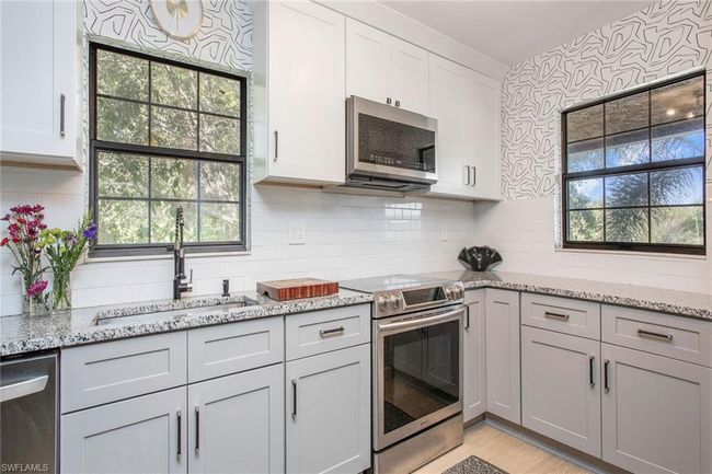L201 - 5238 Treetops Dr, Condo with 2 bedrooms, 2 bathrooms and null parking in NAPLES FL | Image 4