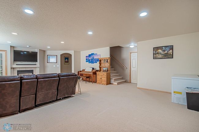 Family Room | Image 29