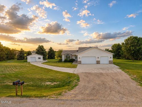 520 Crestland Pl, Bismarck, ND, 58503-6234 | Card Image