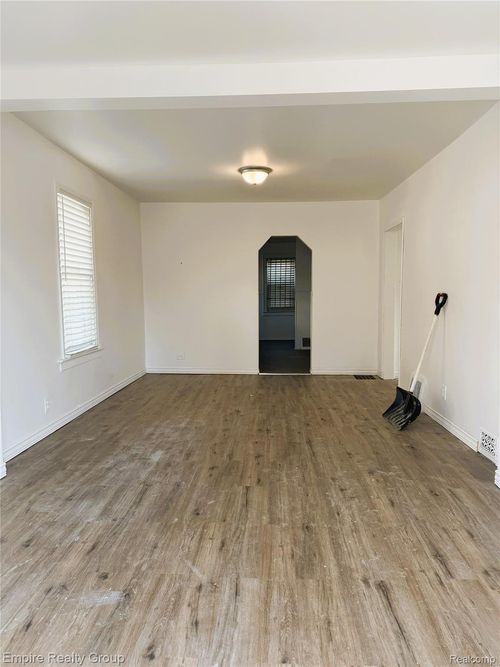 6088 Auburn St, Detroit, MI, 48228-3908 | Card Image