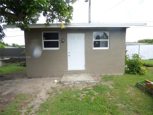 2-19121 Ne Miami Ct, Miami, FL, 33179-3238 | Card Image