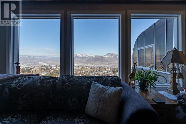 396 Gleneagles Dr, House other with 4 bedrooms, 2 bathrooms and 2 parking in Kamloops BC | Image 13