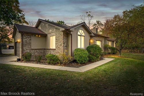 7400 Tall Timbers, West Bloomfield, MI, 48322-1082 | Card Image