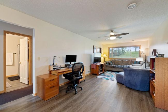 Large family room | Image 18