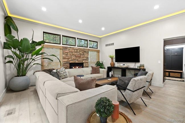 Family room adjoining kitchen. | Image 15
