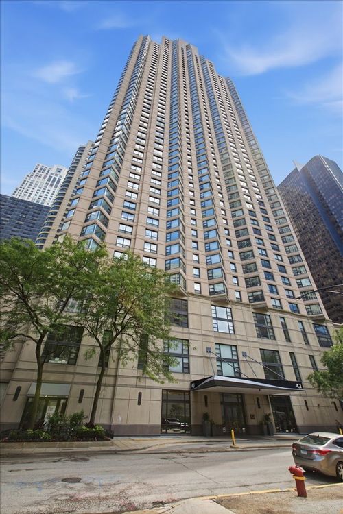 1409-401 E Ontario St, Chicago, IL, 60611-3079 | Card Image