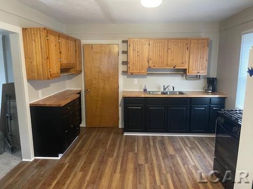 110 Jackson St, Brooklyn, MI, 49230-9306 | Card Image