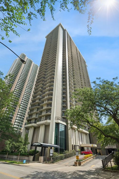 27b-6007 N Sheridan Road, Chicago, IL, 60660 | Card Image