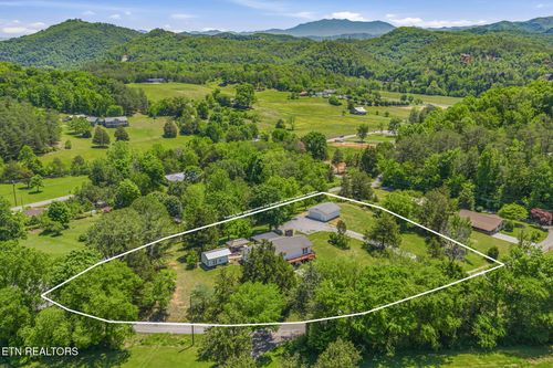 1732 Ed Huff Cir, Sevierville, TN, 37876-7359 | Card Image